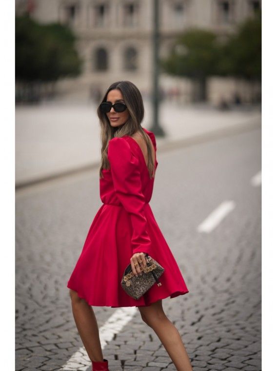 vestido curto vermelho