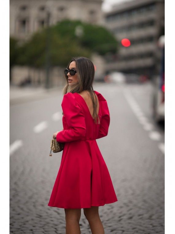 vestido curto vermelho